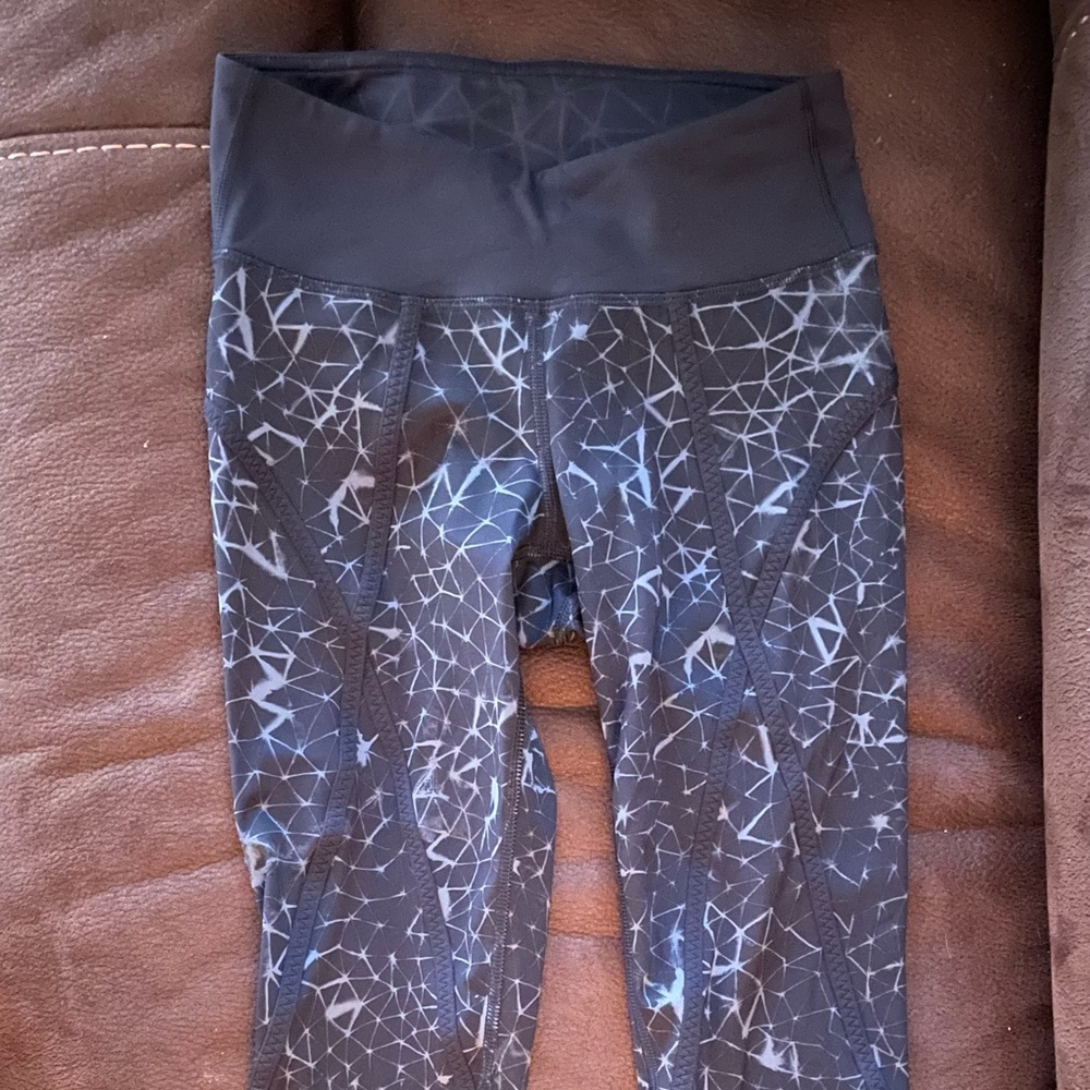 Lululemon black star crusher capris